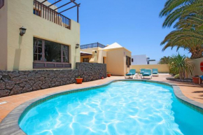 Villa Ellen - Lovely 4 bedroom villa large pool area WIFI, Teguise
